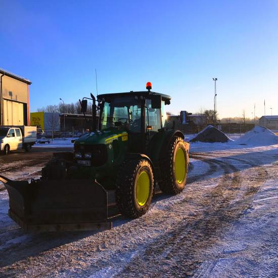 Traktor - trädbeskärning Norrköping